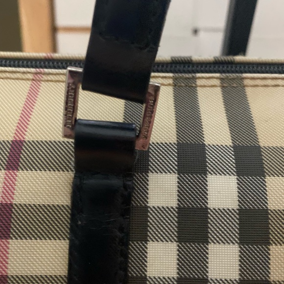 Authentic Burberry barrel bag $2000 - Picture 6 of 12